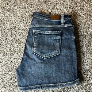 Judy Blue women’s denim short, size Large